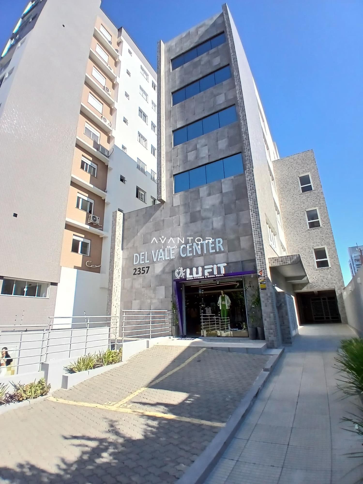 Fachada do edifício com entrada — Sala Comercial com 1 sala à venda no Del Vale Center, em Centro, Santa Maria/RS