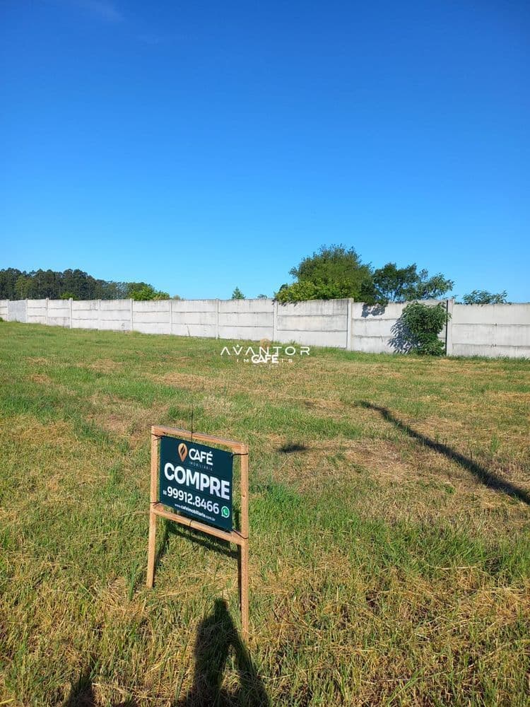 Terreno com cerca de concreto — Terreno à venda no Cidade Universitária, em Camobi, Santa Maria/RS