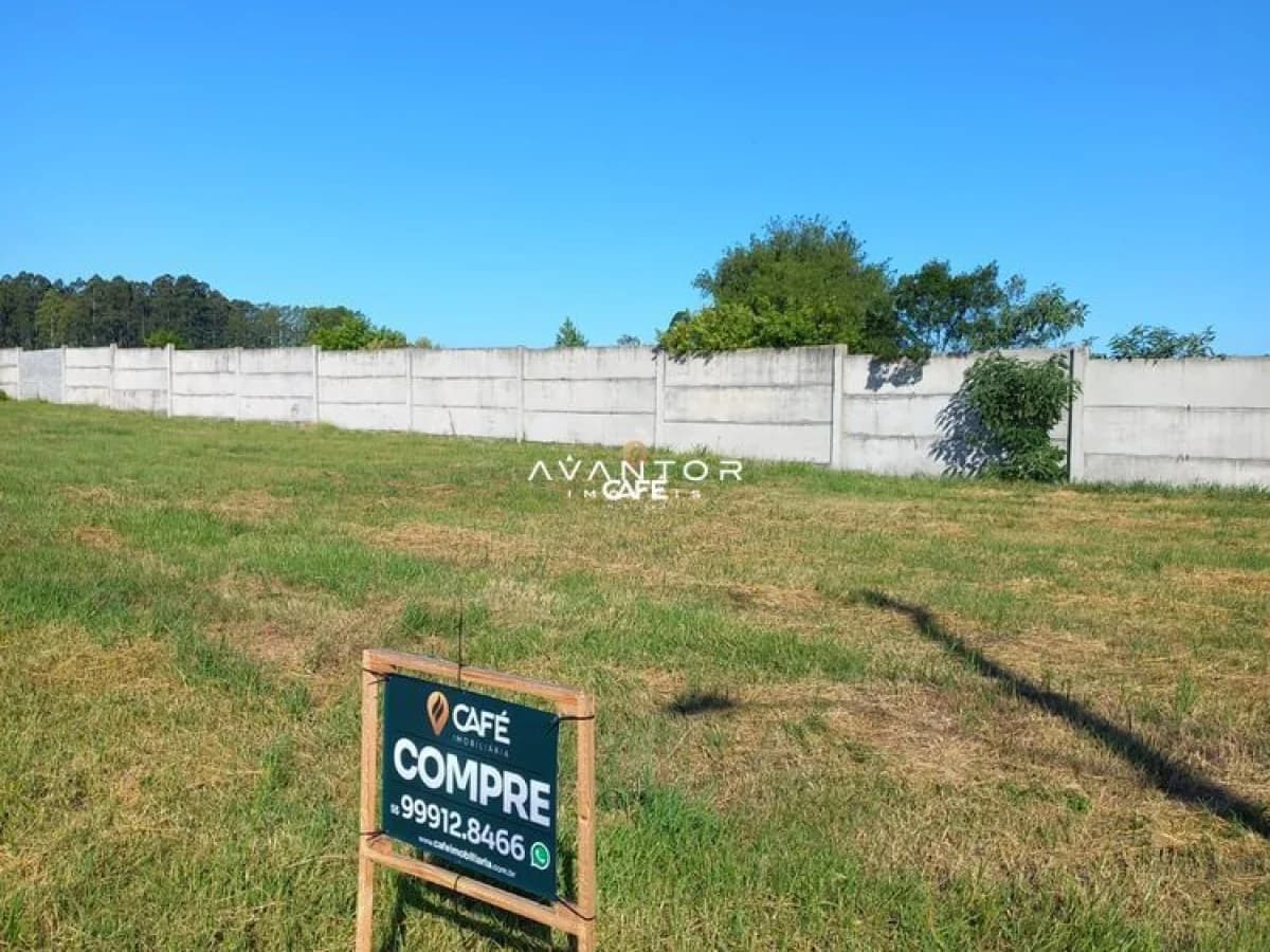 Terreno com cerca de concreto — Terreno à venda no Cidade Universitária, em Camobi, Santa Maria/RS