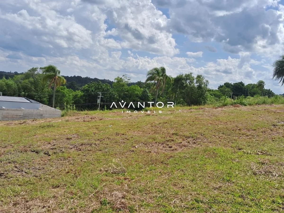 Terreno com vegetação e vista para a mata — Terreno à venda no Loteamento Jardim Colinas II, em Centro, Itaara/RS