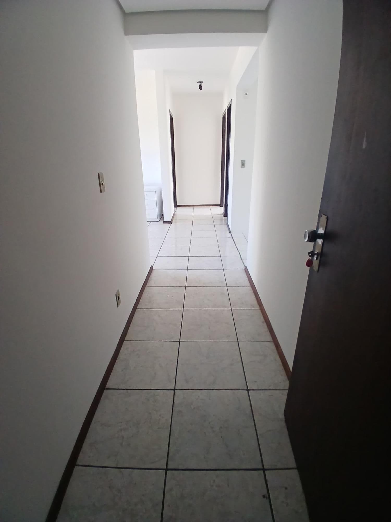 Apartamento Central de 2 dormitórios, sala de estar, banheiro social, cozinha e área de se — Apartamento com 2 quartos à venda em Centro, Santa Maria/RS