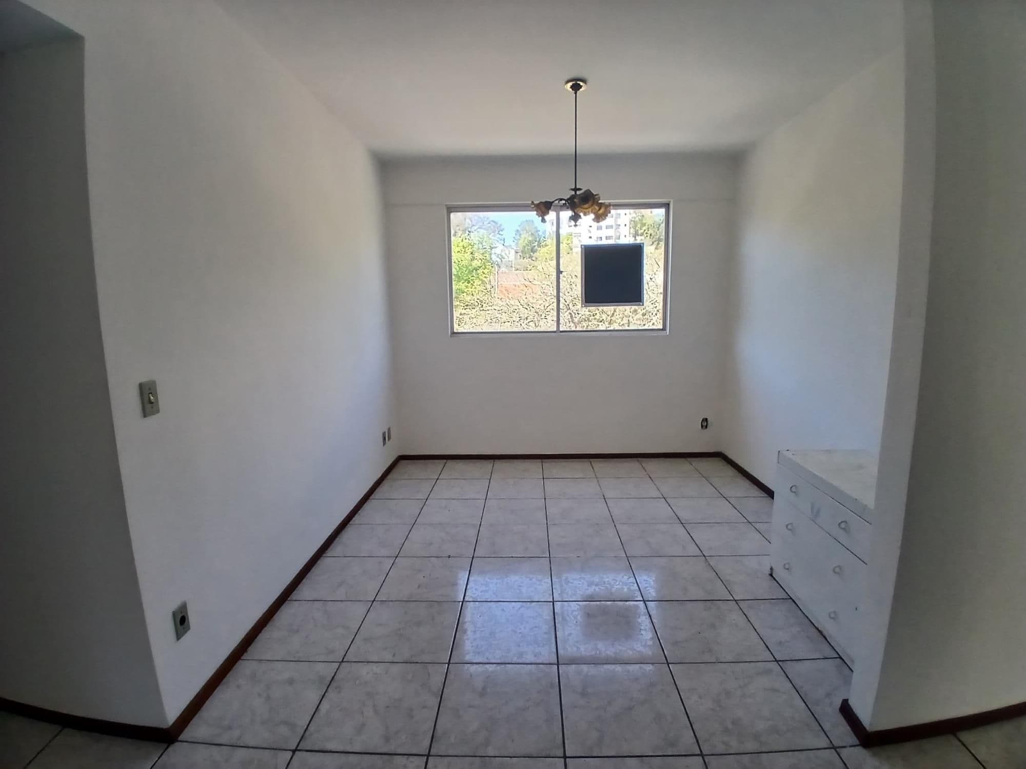 Apartamento Central de 2 dormitórios, sala de estar, banheiro social, cozinha e área de se — Apartamento com 2 quartos à venda em Centro, Santa Maria/RS