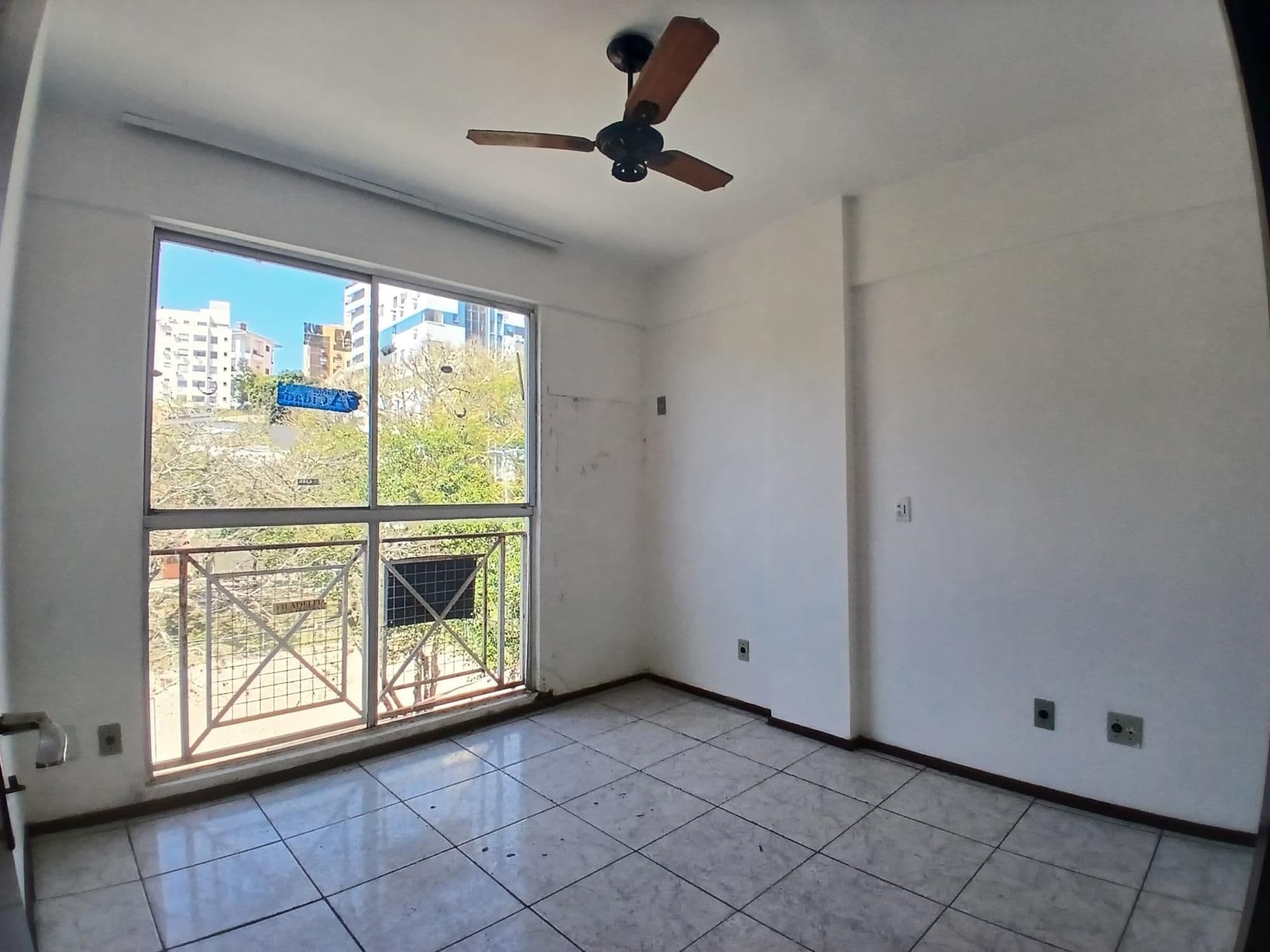 Apartamento Central de 2 dormitórios, sala de estar, banheiro social, cozinha e área de se — Apartamento com 2 quartos à venda em Centro, Santa Maria/RS