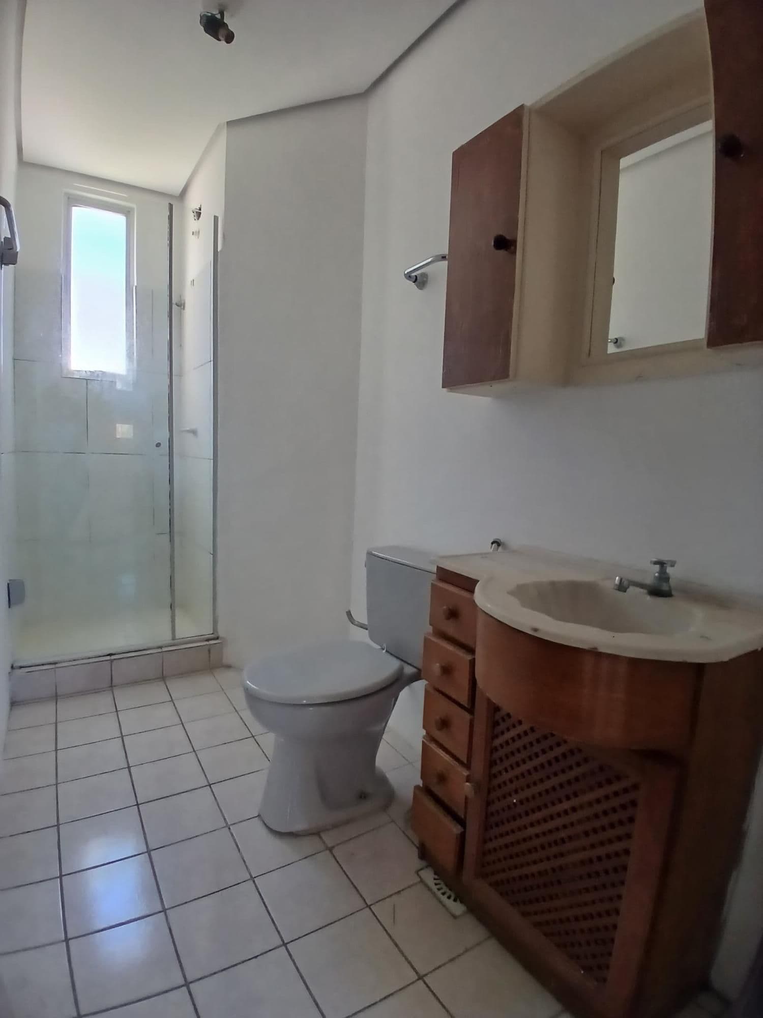 Apartamento Central de 2 dormitórios, sala de estar, banheiro social, cozinha e área de se — Apartamento com 2 quartos à venda em Centro, Santa Maria/RS