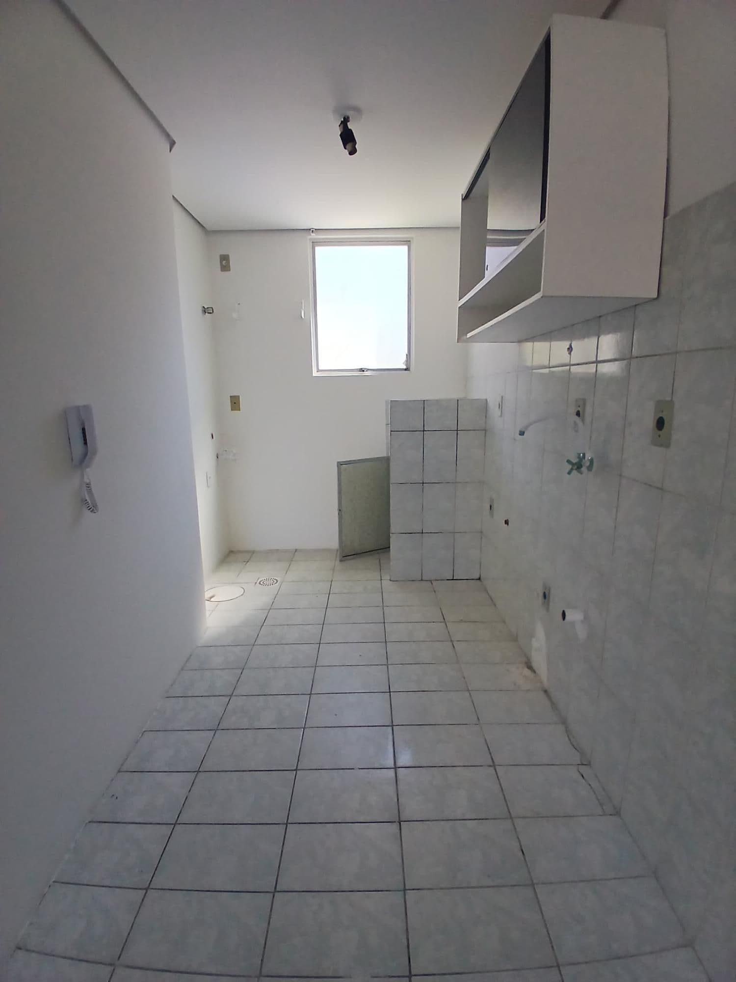 Apartamento Central de 2 dormitórios, sala de estar, banheiro social, cozinha e área de se — Apartamento com 2 quartos à venda em Centro, Santa Maria/RS