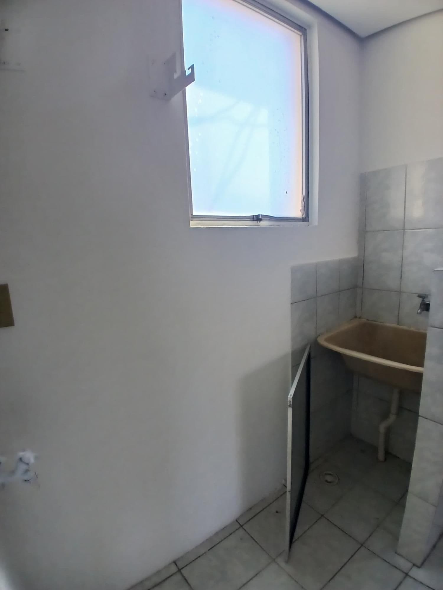 Apartamento Central de 2 dormitórios, sala de estar, banheiro social, cozinha e área de se — Apartamento com 2 quartos à venda em Centro, Santa Maria/RS