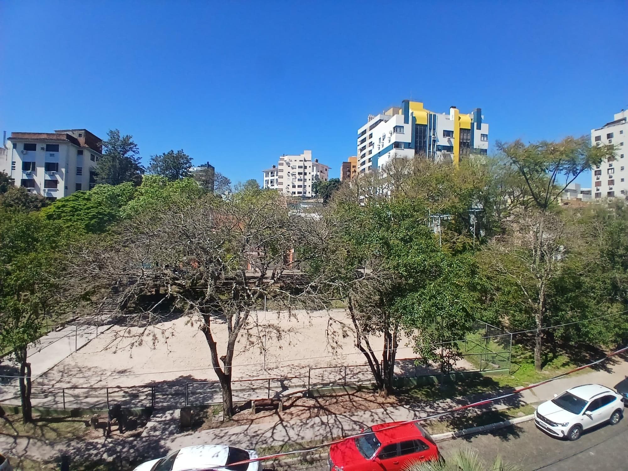 Apartamento Central de 2 dormitórios, sala de estar, banheiro social, cozinha e área de se — Apartamento com 2 quartos à venda em Centro, Santa Maria/RS