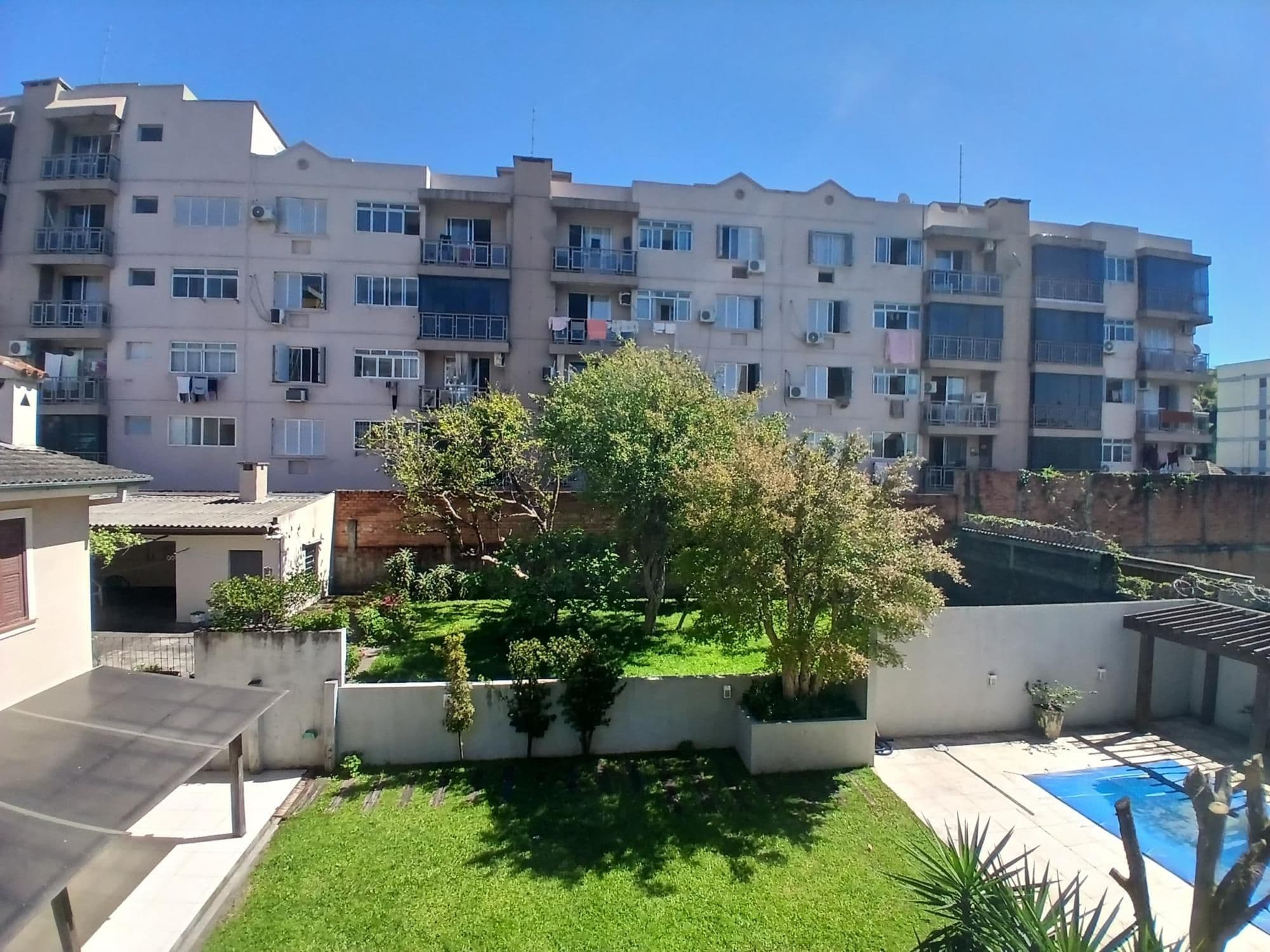 Apartamento Central de 2 dormitórios, sala de estar, banheiro social, cozinha e área de se — Apartamento com 2 quartos à venda em Centro, Santa Maria/RS