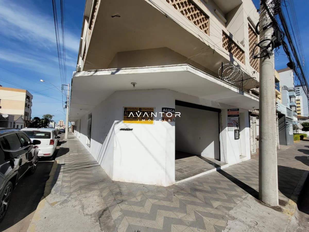 Fachada do prédio com entrada comercial — Loja com 2 salas para alugar em Bonfim, Santa Maria/RS