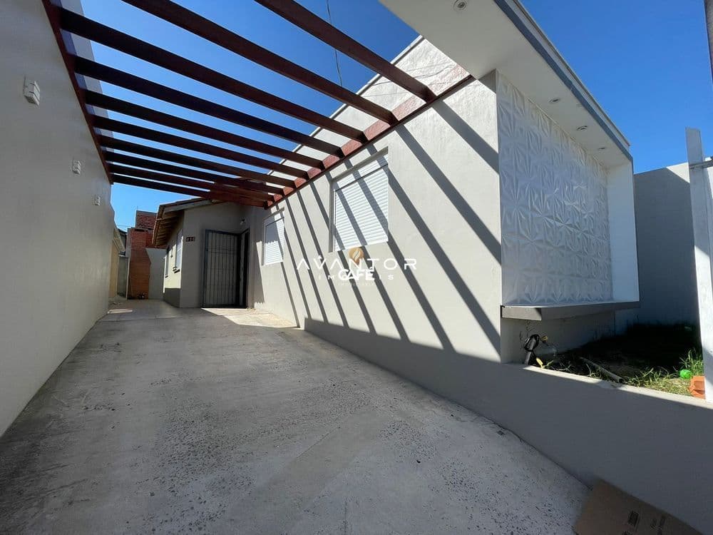 Garagem com cobertura de pergolado — Casa com 3 quartos à venda em Pinheiro Machado, Santa Maria/RS