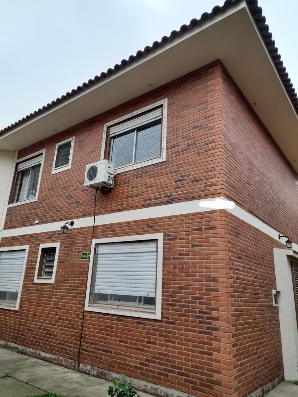 Fachada da casa em alvenaria com garagem — Apartamento com 3 quartos à venda em Pinheiro Machado, Santa Maria/RS