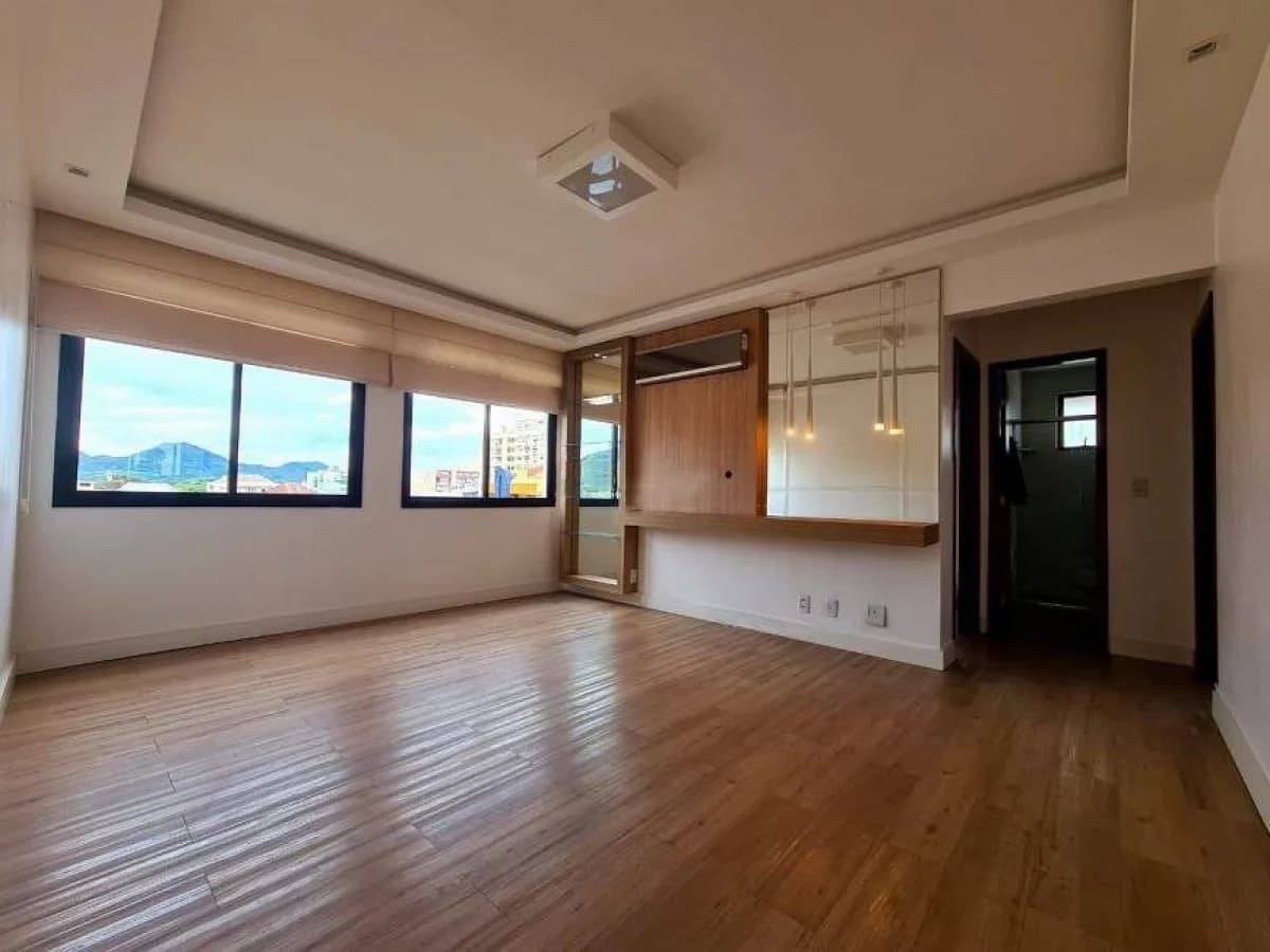 APARTAMENTO 2 Quartos com suíte, 2 banheiros, sacada e vaga de garagem em Nossa Senhora do — Apartamento com 2 quartos à venda em Nossa Senhora do Rosário, Santa Maria/RS