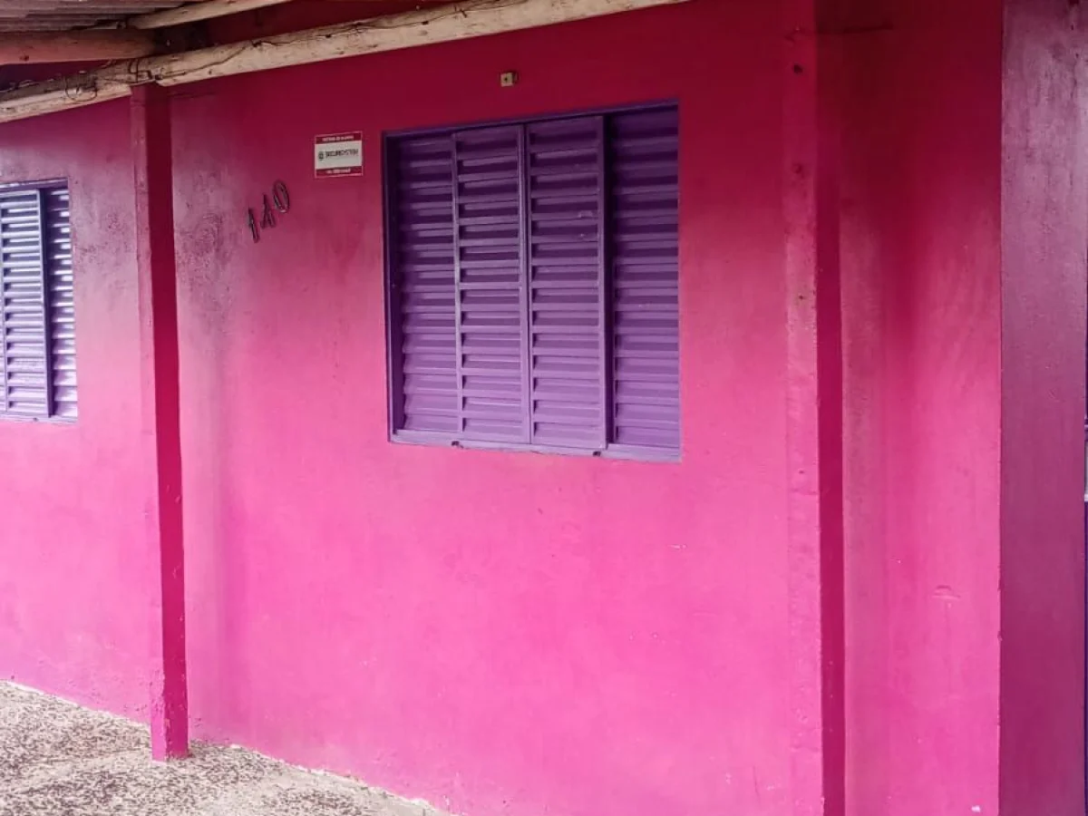 Fachada da casa com parede rosa — Casa com 3 quartos à venda em Nova Santa Marta, Santa Maria/RS