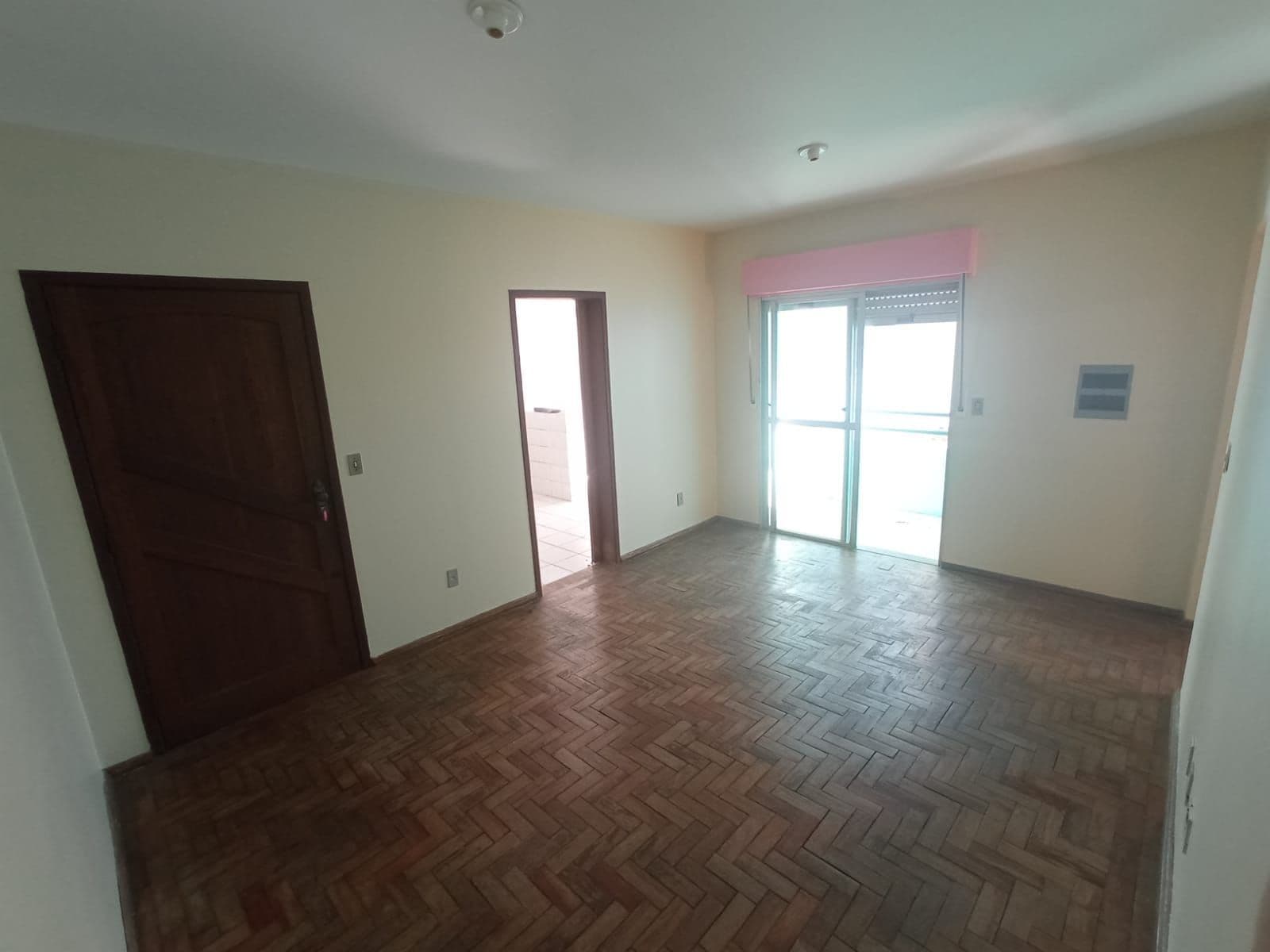 Apartamento De 2 Dormitórios, Sala de Estar com Sacada, Banheiro Social, Cozinha, Área de — Apartamento com 2 quartos para alugar em Duque de Caxias, Santa Maria/RS