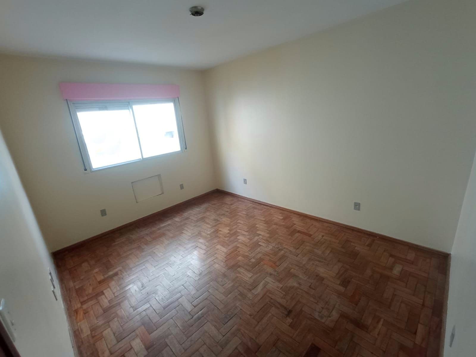 Apartamento De 2 Dormitórios, Sala de Estar com Sacada, Banheiro Social, Cozinha, Área de — Apartamento com 2 quartos para alugar em Duque de Caxias, Santa Maria/RS