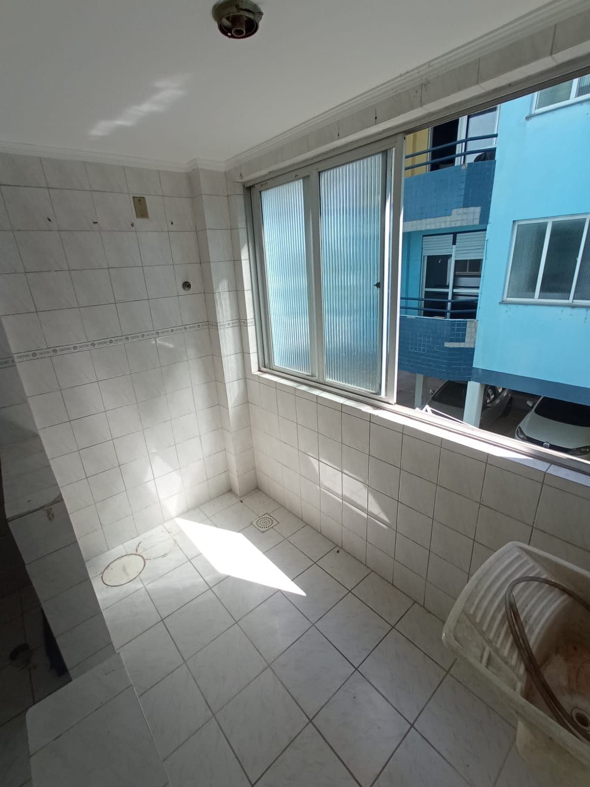 Apartamento De 2 Dormitórios, Sala de Estar com Sacada, Banheiro Social, Cozinha, Área de — Apartamento com 2 quartos para alugar em Duque de Caxias, Santa Maria/RS