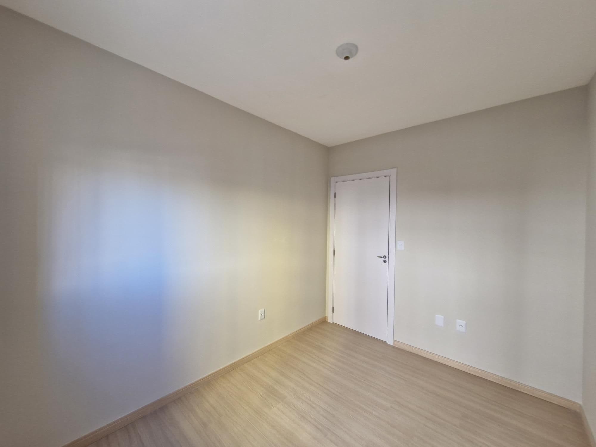 Apartamento de 2 dormitórios, sacada, churrasqueira com garagem no bairro Camobi em Santa — Apartamento com 2 quartos à venda em Camobi, Santa Maria/RS