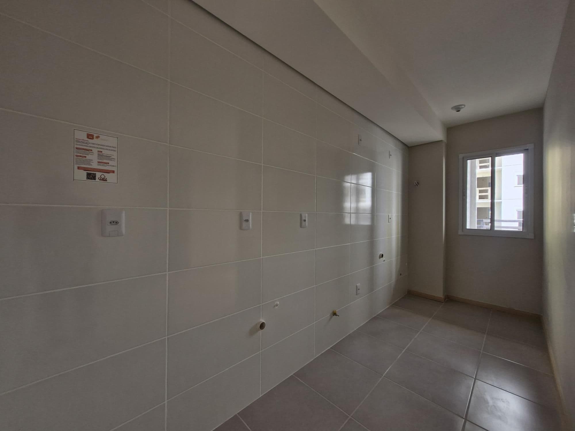 Apartamento de 2 dormitórios, sacada, churrasqueira com garagem no bairro Camobi em Santa — Apartamento com 2 quartos à venda em Camobi, Santa Maria/RS