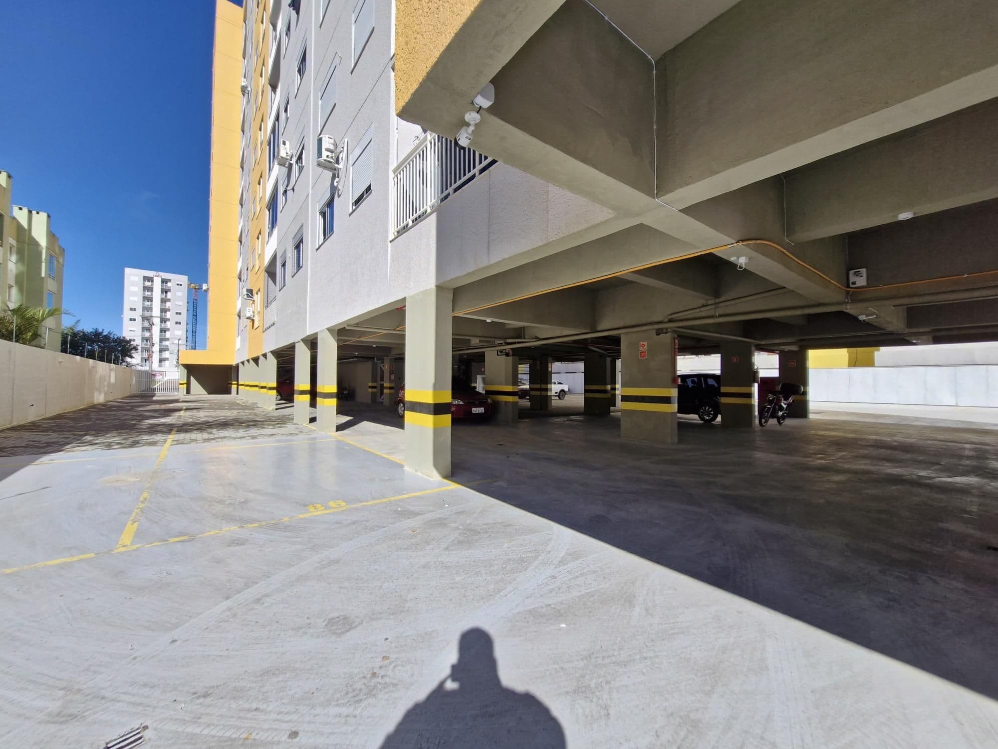 Apartamento de 2 dormitórios, sacada, churrasqueira com garagem no bairro Camobi em Santa — Apartamento com 2 quartos à venda em Camobi, Santa Maria/RS