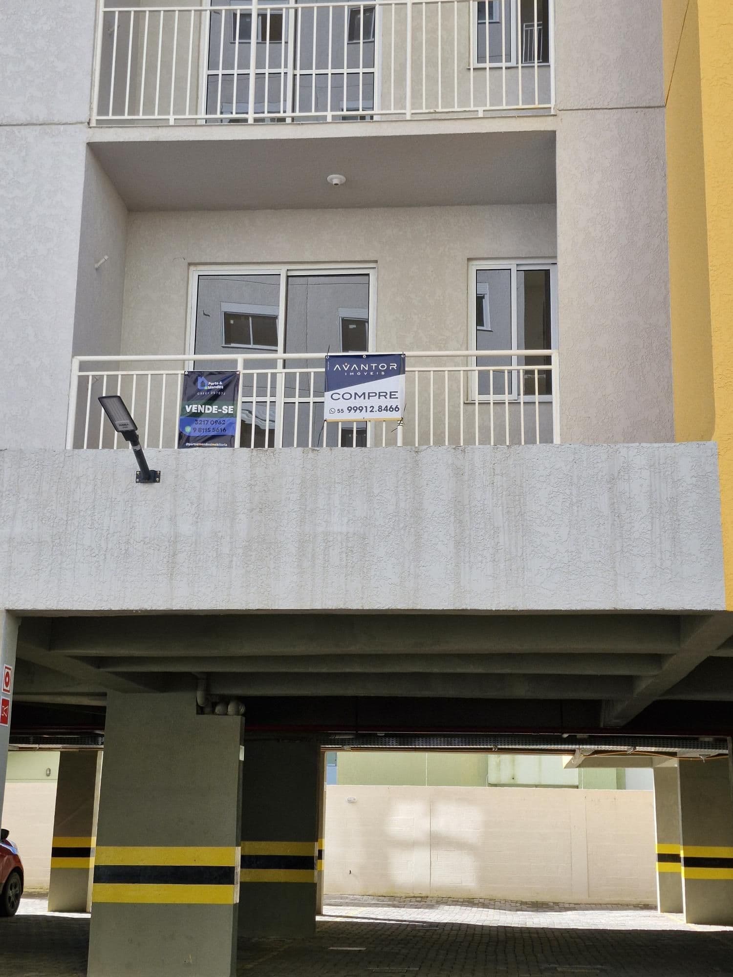 Apartamento de 2 dormitórios, sacada, churrasqueira com garagem no bairro Camobi em Santa — Apartamento com 2 quartos à venda em Camobi, Santa Maria/RS