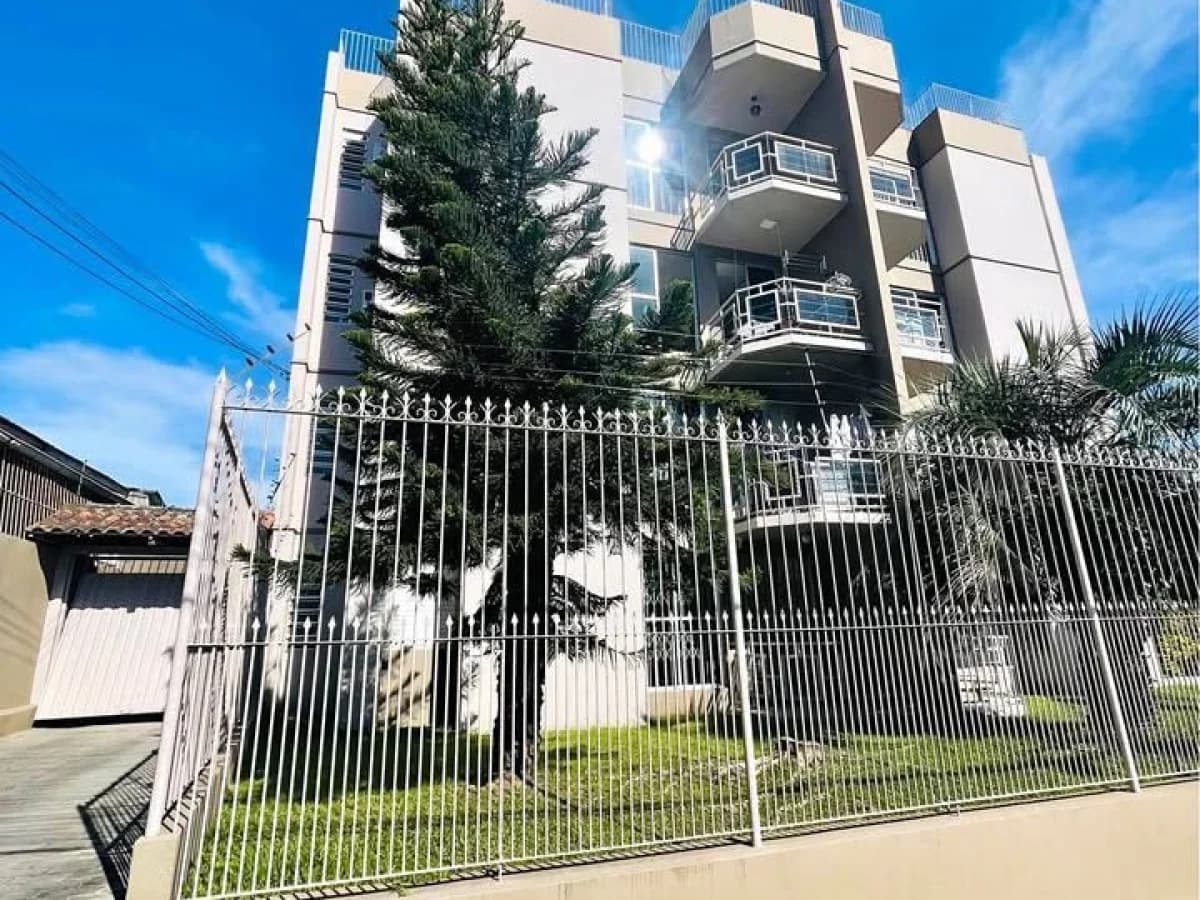 Fachada do prédio com sacadas — Residencial Jardim Piratini, Menino Jesus, Santa Maria/RS