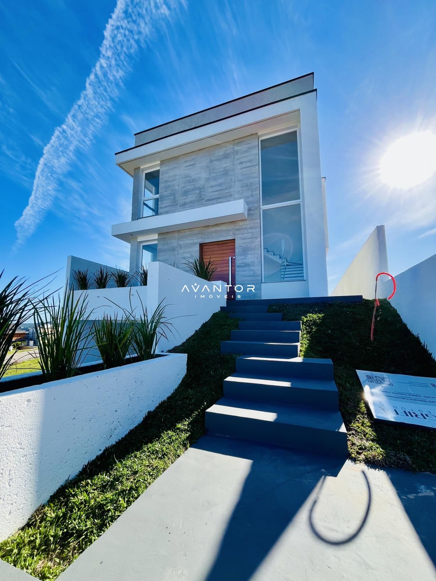 Fachada da casa com entrada frontal — Casa com 3 quartos à venda no Residencial Real Park, em Tomazetti, Santa Maria/RS
