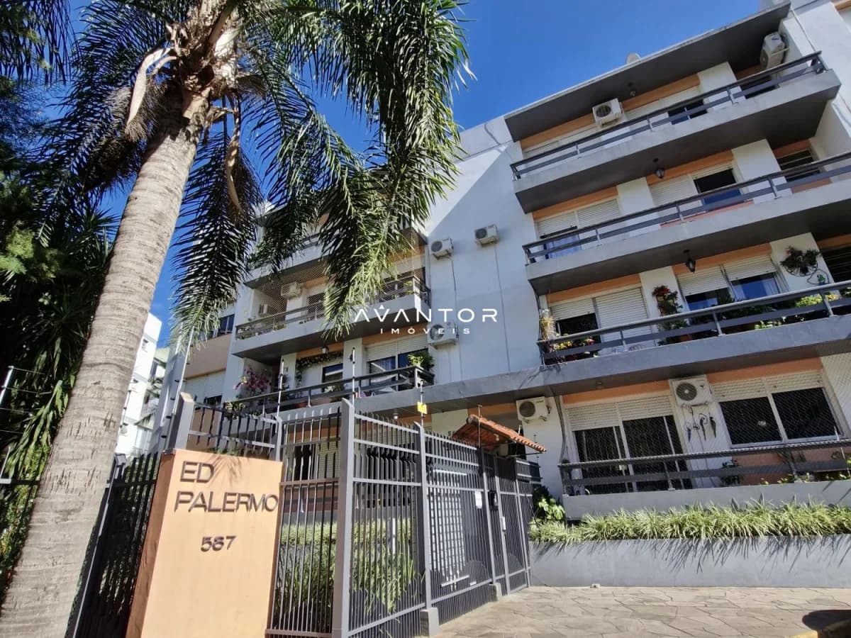 Fachada do edifício com palmeiras — Residencial Palermo, Centro, Santa Maria/RS
