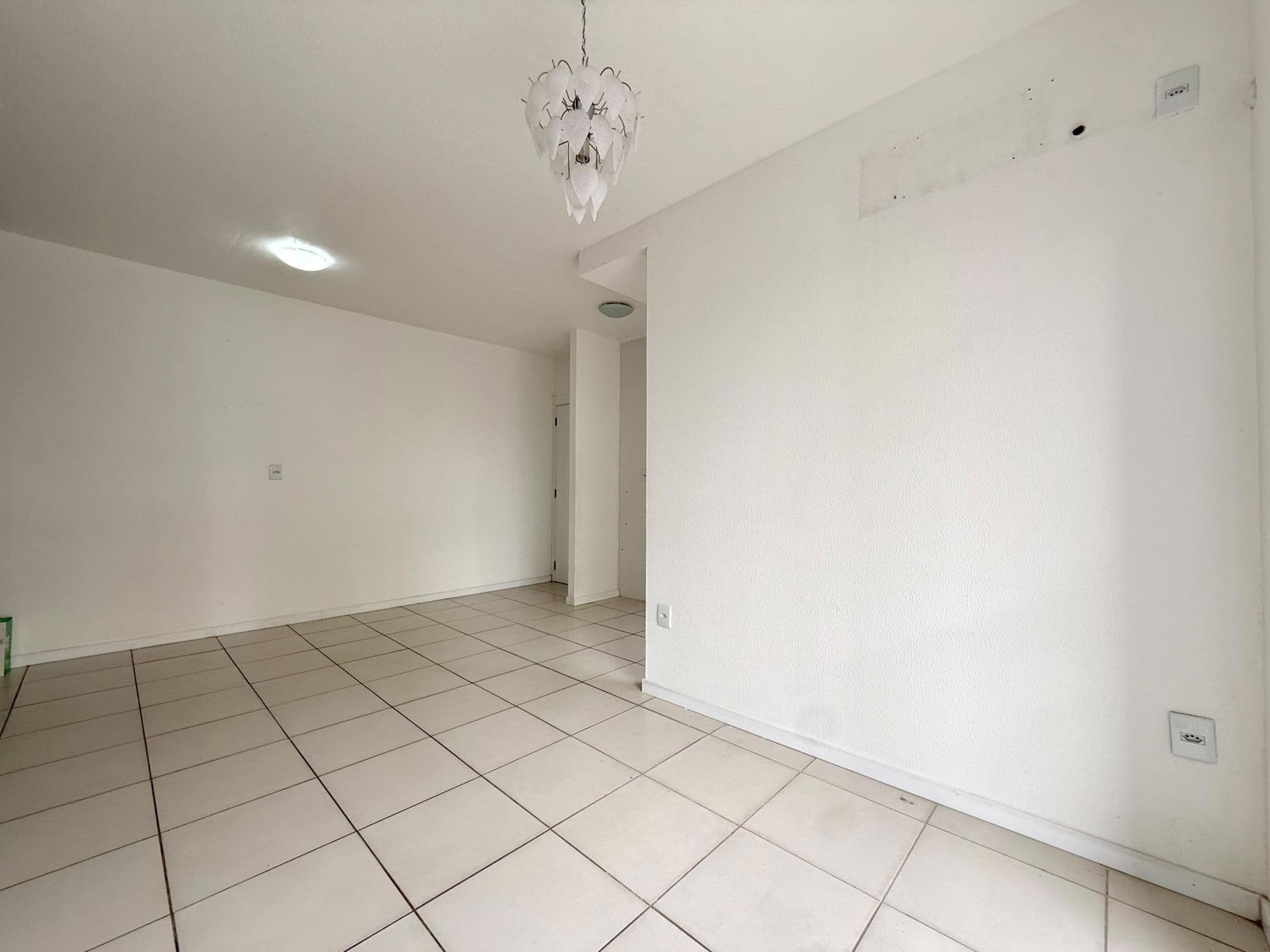 Apartamento 2 quartos, sacada, elevador ,1 vaga no bairro Medianeira — Apartamento com 2 quartos à venda em Nossa Senhora Medianeira, Santa Maria/RS