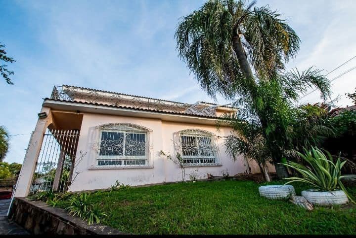 Casa Duplex De 5 Dormitórios, (2) Suíte, (4) Salas, (3) Banheiros, Closet, (3) Cozinhas, L — Casa com 5 quartos à venda em Nossa Senhora do Perpétuo Socorro, Santa Maria/RS