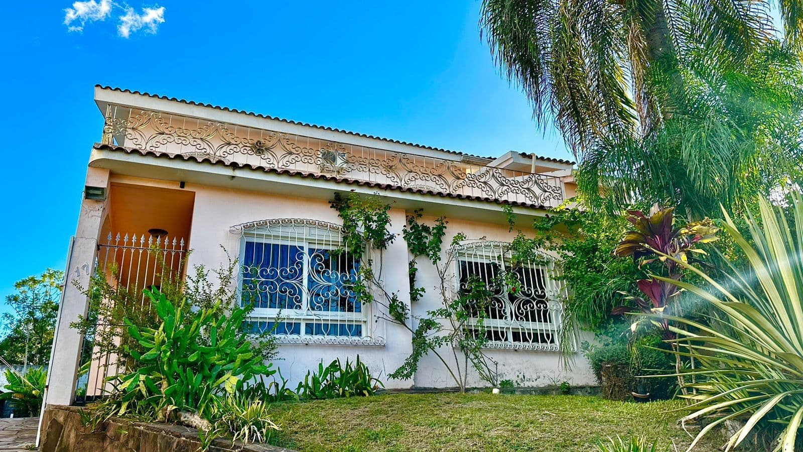 Casa Duplex De 5 Dormitórios, (2) Suíte, (4) Salas, (3) Banheiros, Closet, (3) Cozinhas, L — Casa com 5 quartos à venda em Nossa Senhora do Perpétuo Socorro, Santa Maria/RS