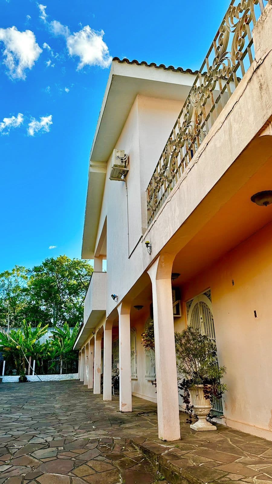 Casa Duplex De 5 Dormitórios, (2) Suíte, (4) Salas, (3) Banheiros, Closet, (3) Cozinhas, L — Casa com 5 quartos à venda em Nossa Senhora do Perpétuo Socorro, Santa Maria/RS