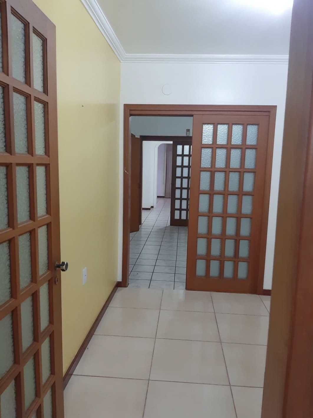 Casa Duplex De 5 Dormitórios, (2) Suíte, (4) Salas, (3) Banheiros, Closet, (3) Cozinhas, L — Casa com 5 quartos à venda em Nossa Senhora do Perpétuo Socorro, Santa Maria/RS