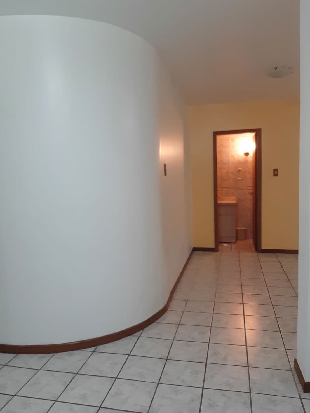 Casa Duplex De 5 Dormitórios, (2) Suíte, (4) Salas, (3) Banheiros, Closet, (3) Cozinhas, L — Casa com 5 quartos à venda em Nossa Senhora do Perpétuo Socorro, Santa Maria/RS