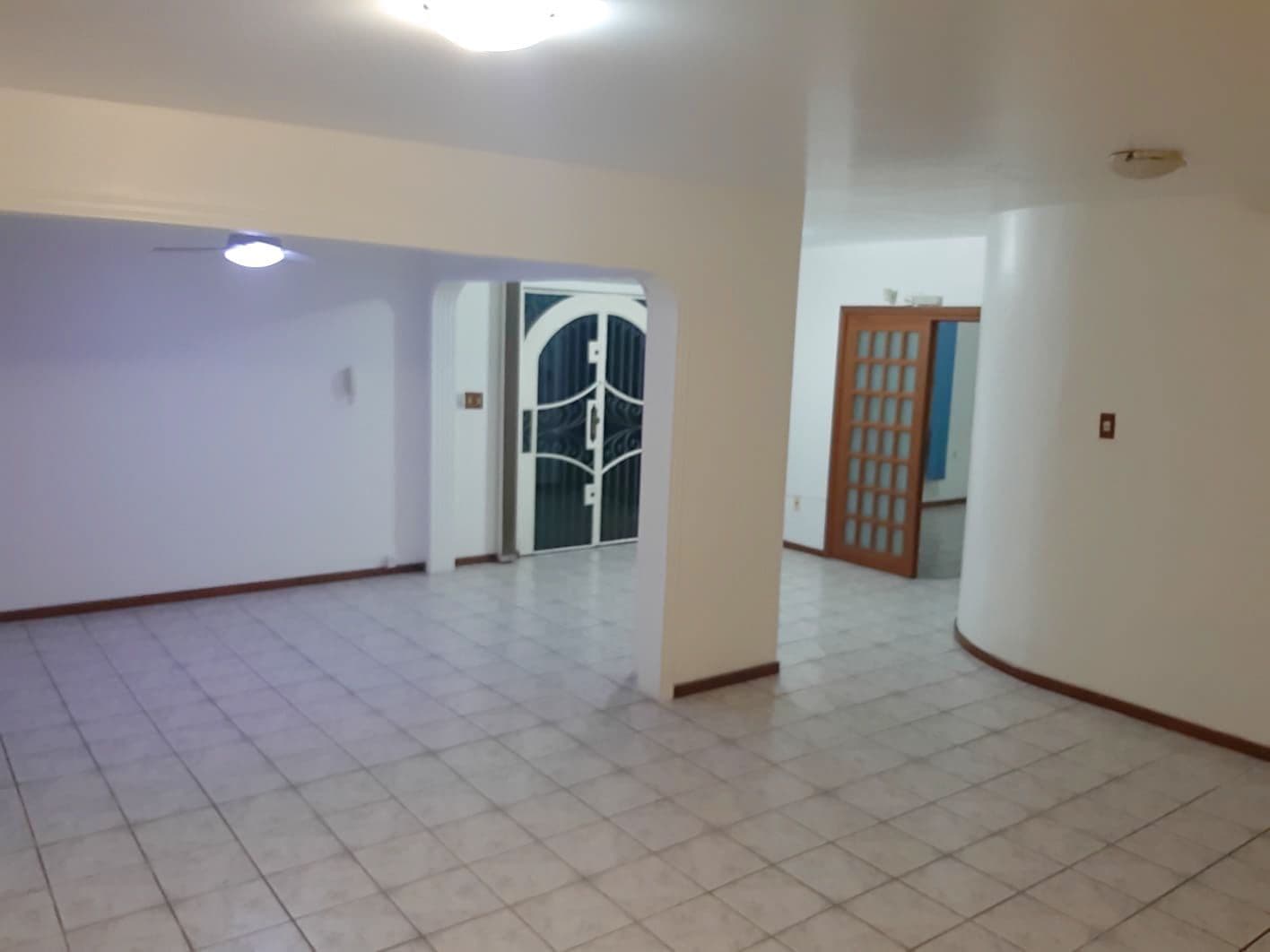 Casa Duplex De 5 Dormitórios, (2) Suíte, (4) Salas, (3) Banheiros, Closet, (3) Cozinhas, L — Casa com 5 quartos à venda em Nossa Senhora do Perpétuo Socorro, Santa Maria/RS