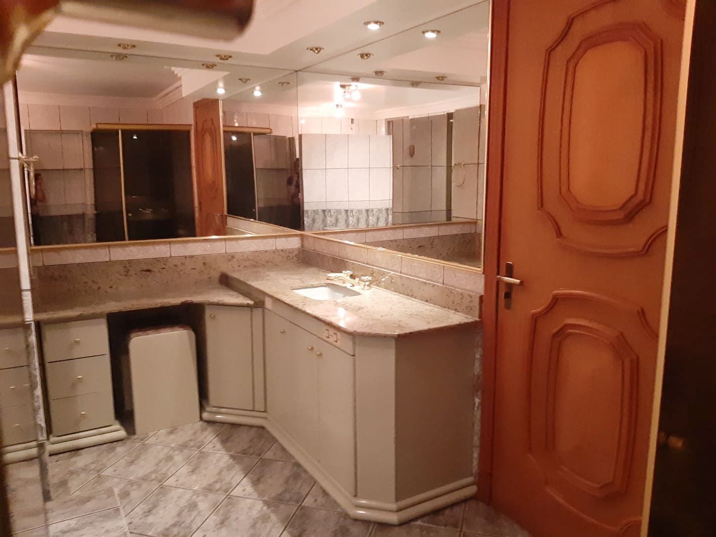 Casa Duplex De 5 Dormitórios, (2) Suíte, (4) Salas, (3) Banheiros, Closet, (3) Cozinhas, L — Casa com 5 quartos à venda em Nossa Senhora do Perpétuo Socorro, Santa Maria/RS