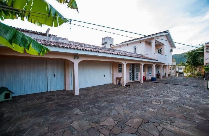 Casa Duplex De 5 Dormitórios, (2) Suíte, (4) Salas, (3) Banheiros, Closet, (3) Cozinhas, L — Casa com 5 quartos à venda em Nossa Senhora do Perpétuo Socorro, Santa Maria/RS