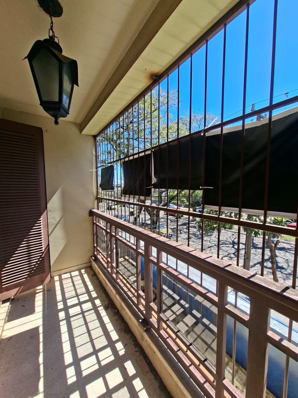 Sacada com vista para área externa — Apartamento com 3 quartos à venda em Nossa Senhora Medianeira, Santa Maria/RS