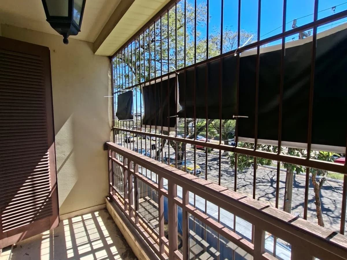 Sacada com vista para área externa — Apartamento com 3 quartos à venda em Nossa Senhora Medianeira, Santa Maria/RS