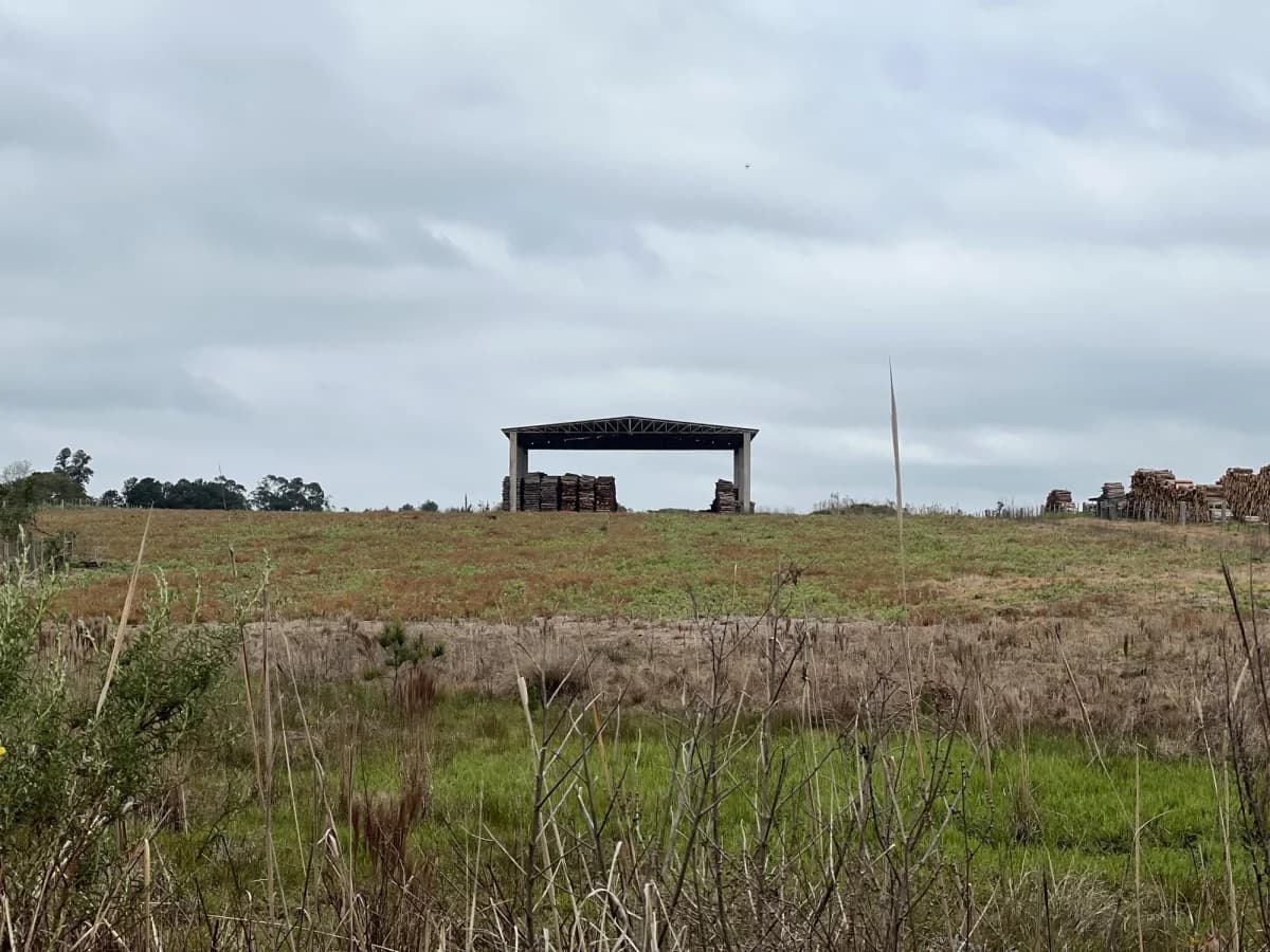 Terreno com galpão e infraestrutura — Terreno à venda em Boca do Monte, Santa Maria/RS