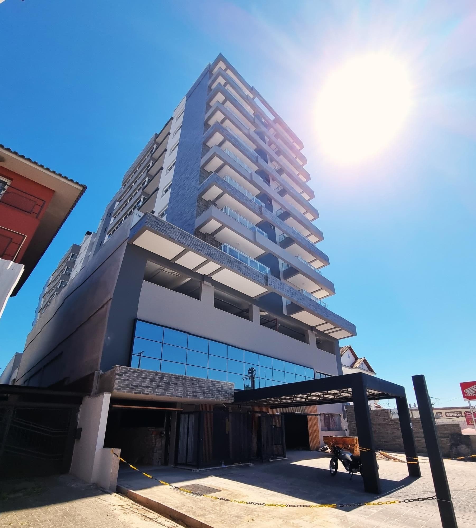 Fachada do prédio com sacadas — Apartamento com 2 quartos à venda em Nossa Senhora das Dores, Santa Maria/RS