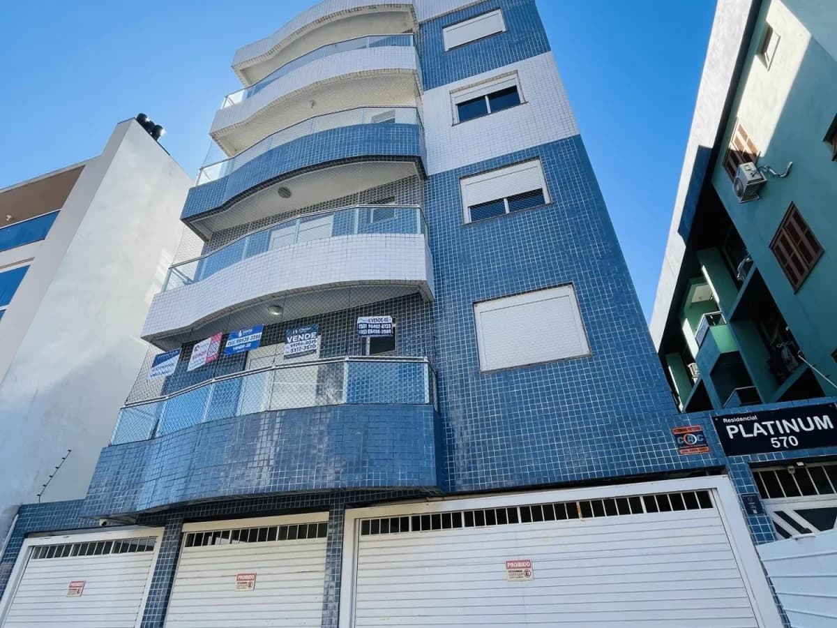 Fachada do prédio com sacadas — Apartamento com 2 quartos à venda no Residencial Platinum, em Camobi, Santa Maria/RS