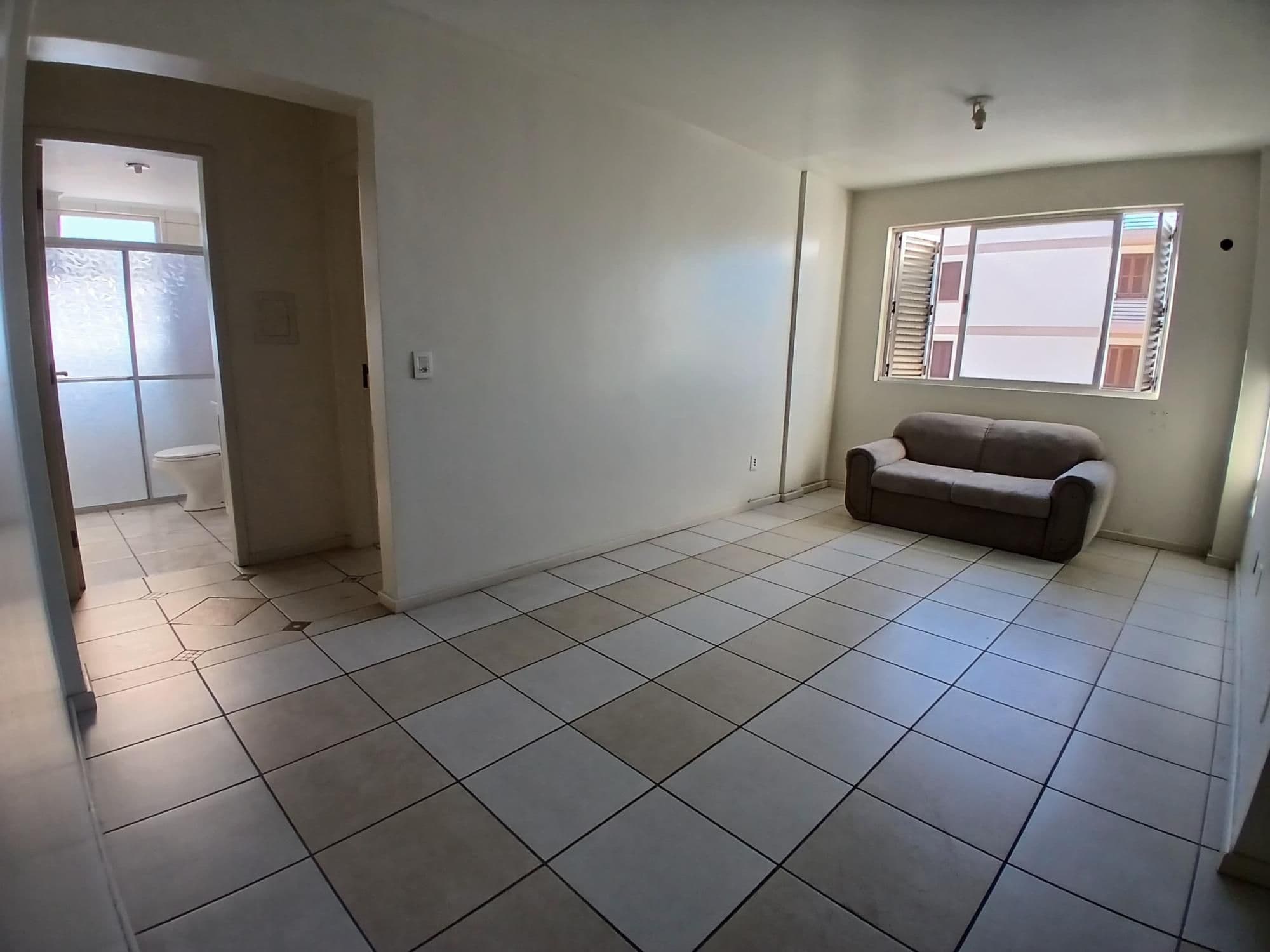 Apartamento Amplo De 2 Dormitórios, Suíte, Sala 2 Ambientes, 2 Banheiros, Cozinha, Área De — Apartamento com 2 quartos para alugar em Nossa Senhora Medianeira, Santa Maria/RS