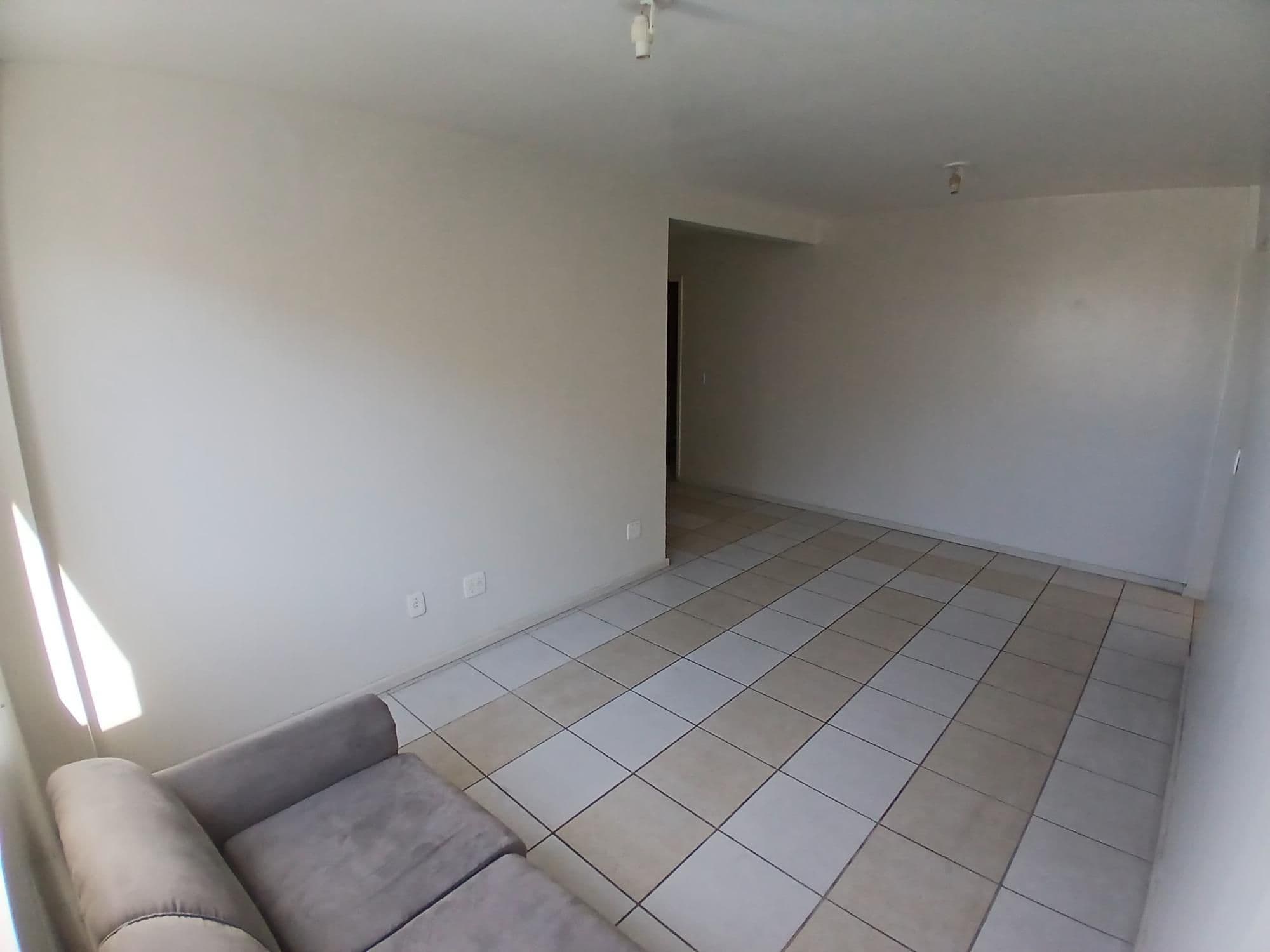 Apartamento Amplo De 2 Dormitórios, Suíte, Sala 2 Ambientes, 2 Banheiros, Cozinha, Área De — Apartamento com 2 quartos para alugar em Nossa Senhora Medianeira, Santa Maria/RS