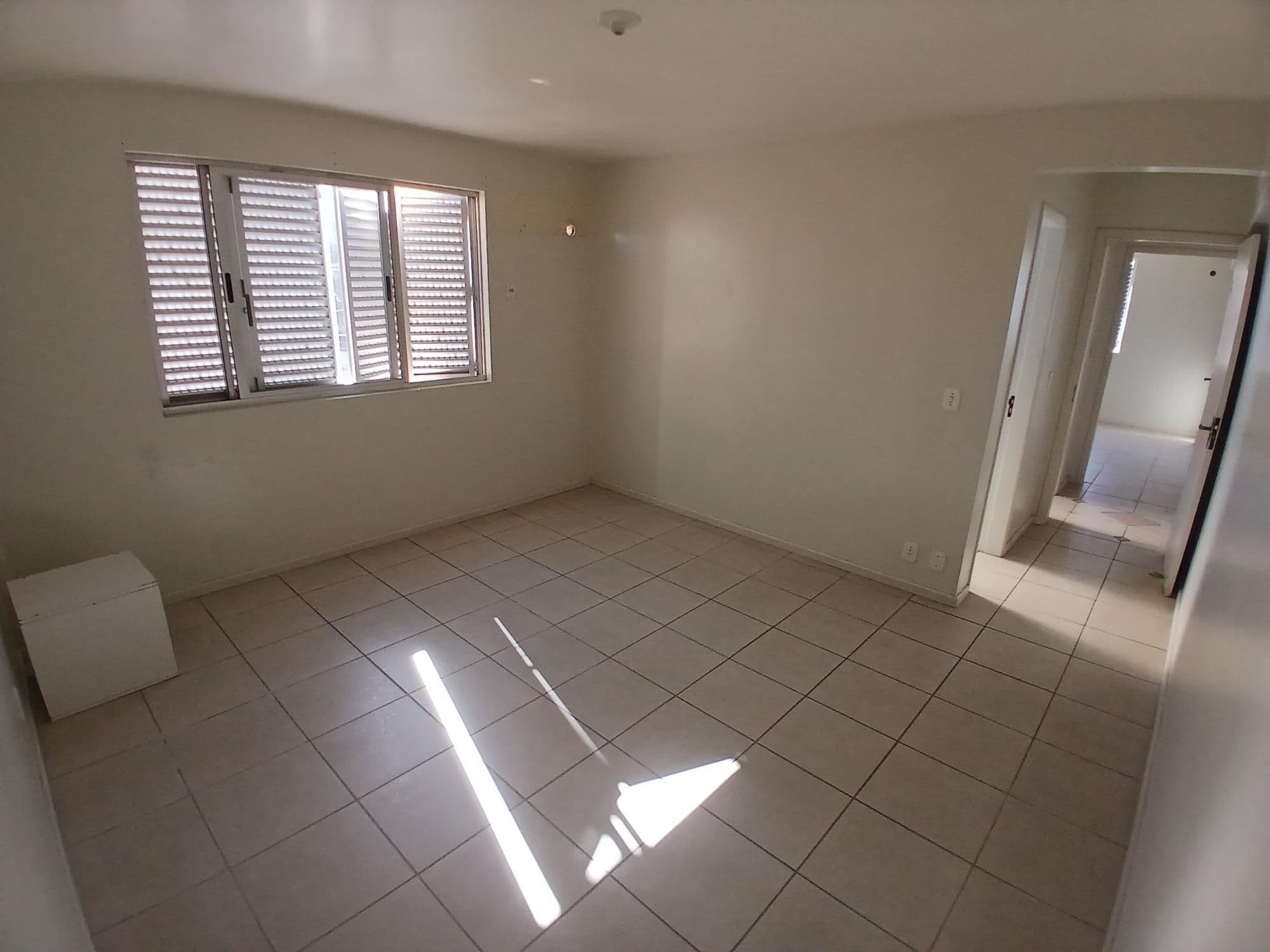 Apartamento Amplo De 2 Dormitórios, Suíte, Sala 2 Ambientes, 2 Banheiros, Cozinha, Área De — Apartamento com 2 quartos para alugar em Nossa Senhora Medianeira, Santa Maria/RS