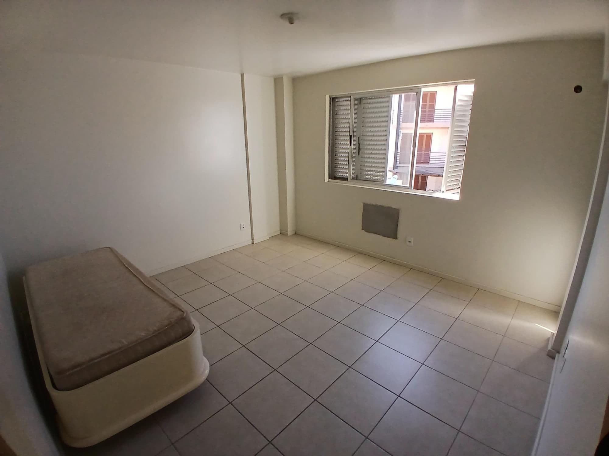Apartamento Amplo De 2 Dormitórios, Suíte, Sala 2 Ambientes, 2 Banheiros, Cozinha, Área De — Apartamento com 2 quartos para alugar em Nossa Senhora Medianeira, Santa Maria/RS