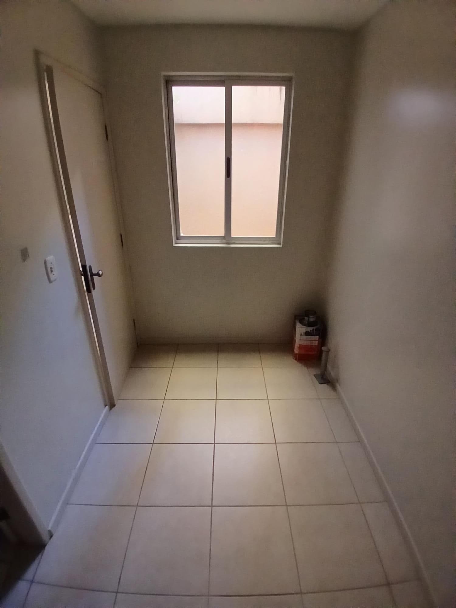 Apartamento Amplo De 2 Dormitórios, Suíte, Sala 2 Ambientes, 2 Banheiros, Cozinha, Área De — Apartamento com 2 quartos para alugar em Nossa Senhora Medianeira, Santa Maria/RS