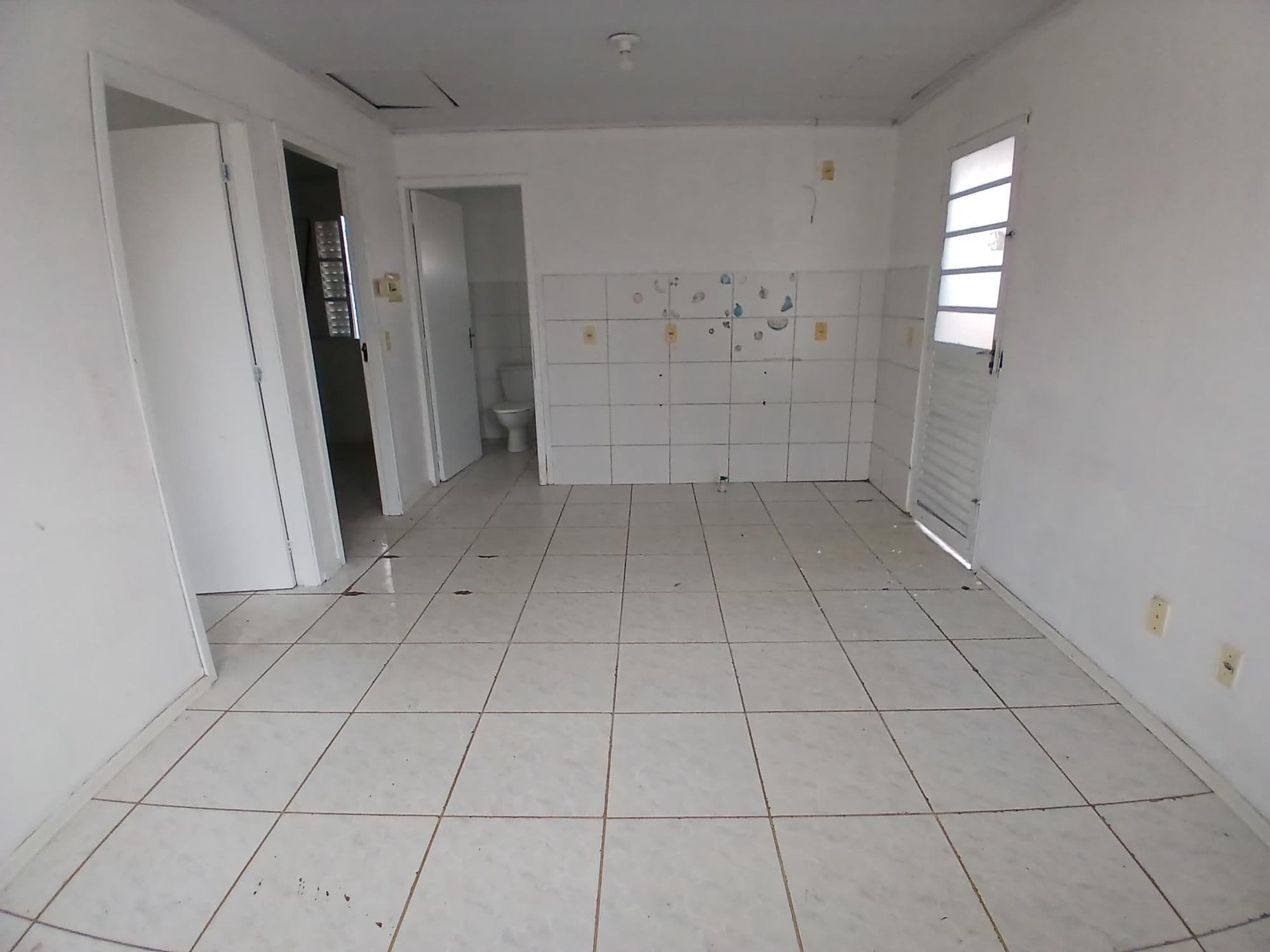 Casa no Diácono João Luiz Pozzobon de 2 dormitórios, sala e cozinha conjugadas, banheiro s — Casa com 2 quartos para alugar em Diácono João Luiz Pozzobon, Santa Maria/RS