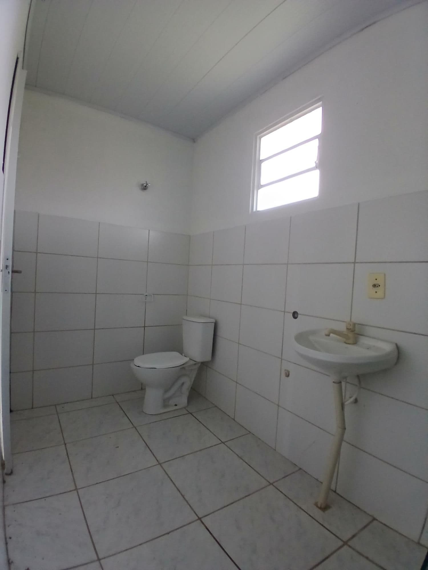 Casa no Diácono João Luiz Pozzobon de 2 dormitórios, sala e cozinha conjugadas, banheiro s — Casa com 2 quartos para alugar em Diácono João Luiz Pozzobon, Santa Maria/RS