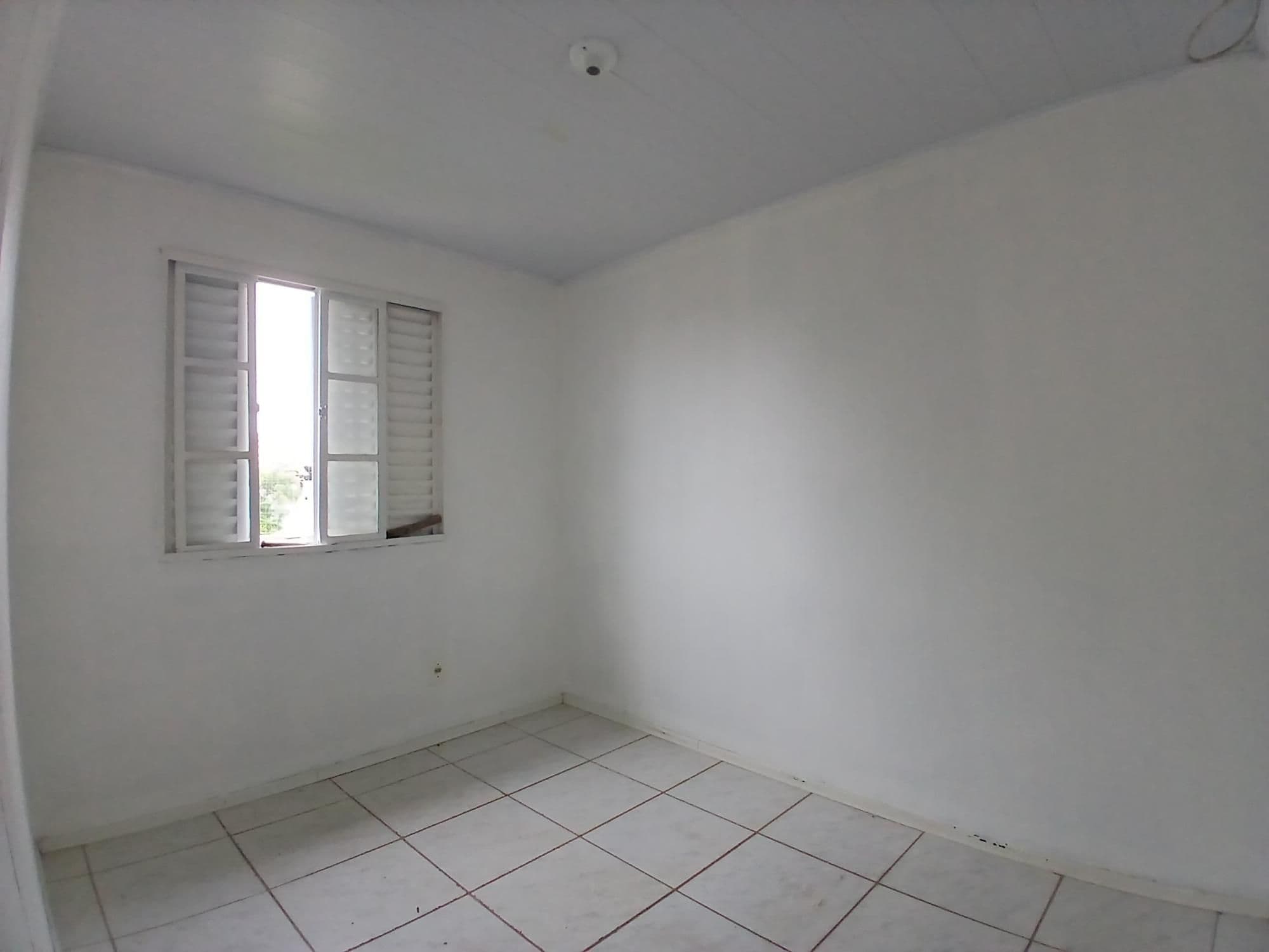Casa no Diácono João Luiz Pozzobon de 2 dormitórios, sala e cozinha conjugadas, banheiro s — Casa com 2 quartos para alugar em Diácono João Luiz Pozzobon, Santa Maria/RS