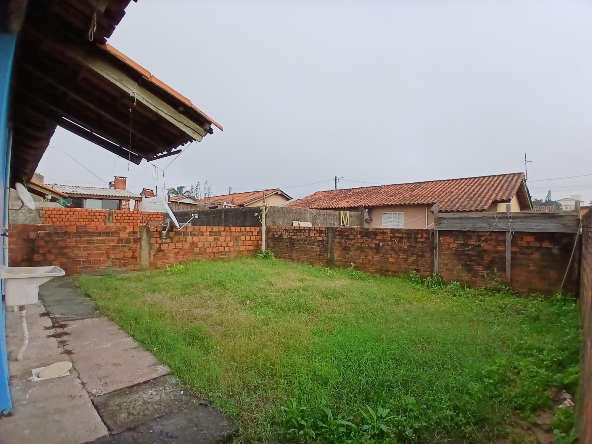 Casa no Diácono João Luiz Pozzobon de 2 dormitórios, sala e cozinha conjugadas, banheiro s — Casa com 2 quartos para alugar em Diácono João Luiz Pozzobon, Santa Maria/RS